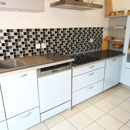 Les Aiguieres - Idealement Situe Sur Les Bord Du Lac, Agreable 3 Pieces ! Mae-6384 *