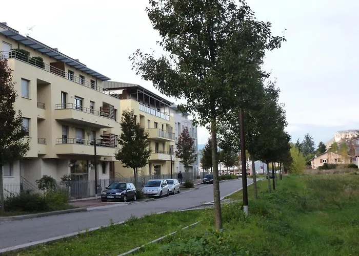 Les Aiguieres - Idealement Situe Sur Les Bord Du Lac, Agreable 3 Pieces ! Mae-6384 *