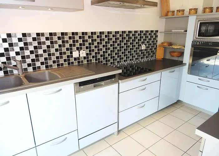 Les Aiguieres - Idealement Situe Sur Les Bord Du Lac, Agreable 3 Pieces ! Mae-6384 *